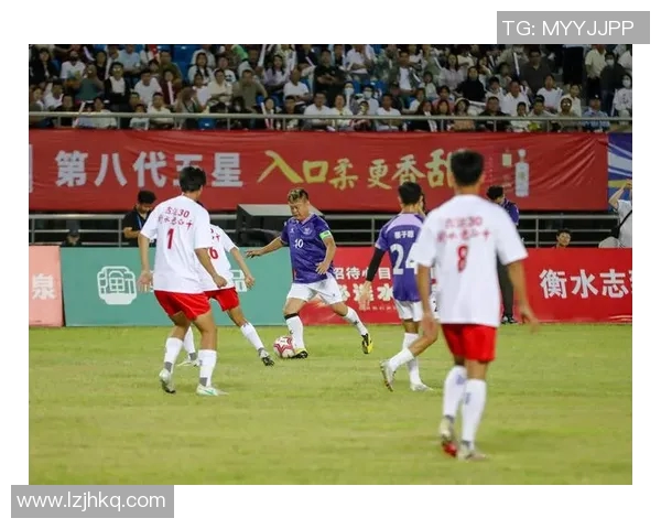 衡山夜晚足球场上闪耀的明星球员们是谁