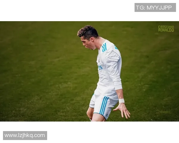 足球明星展现惊人技巧踢足撞球精彩视频合集带你领略不一样的足球魅力